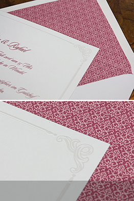 Mit eleganter Schreibschrift bedruckte Einladungskarte.