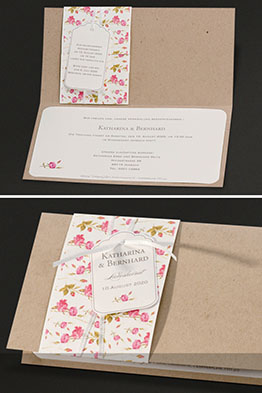 Hochzeitseinladungskarte, aufgeklappt, mit bedruckten Einlegern
