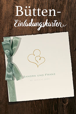 Bütten-Einladungskarten zur Hochzeit. Mit grüner Schleife und Aquarell-Hintergrund.