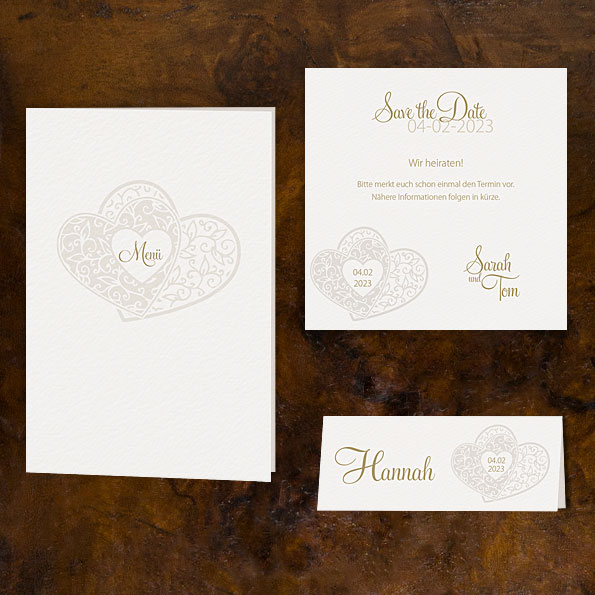 Passendes Hochzeitskarten-Set bestehend aus Menü,- Tisch und SaveThe-Date-Karten.
