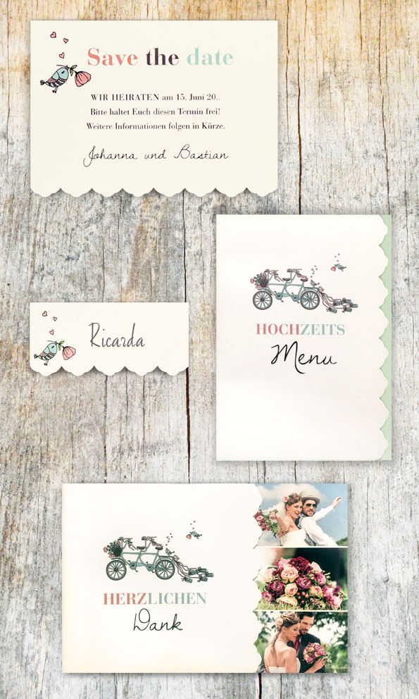 Abbildung des Hochzeitskarten-Sets. Zu sehen sind Save-The-Date-Karte, Tischkarte, Menükarte und Danksagungskarte.