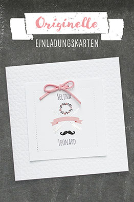 Weiße Hochzeitseinladungen mit Schnurrbart, angknüpfte rosa Kordel, Karton mit geprägter Struktur.