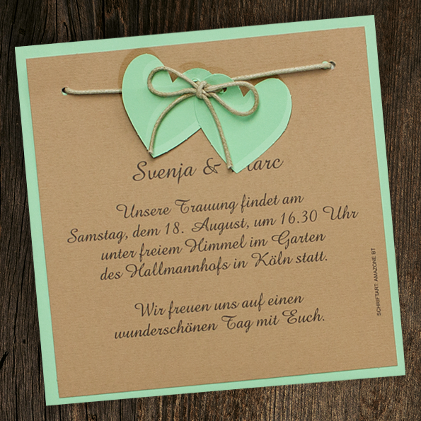 Hochzeitseinladungen im Country-Style. Grüner Naturkarton kombiniert mit braunem Kraftkarton.