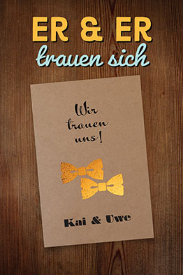 Hochzeitseinladungen zur Männerhochzeit aus braunem Kraftkarton mit kupfernem, glänzenden Foliendruck.
